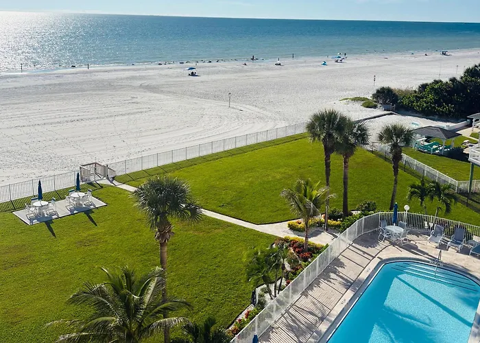 Holiday home Gulf Views, Steps To Beach: Redington Shores
