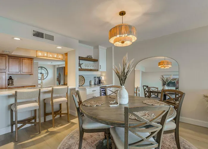 Holiday home Gulf Views, Steps To Beach: Redington Shores