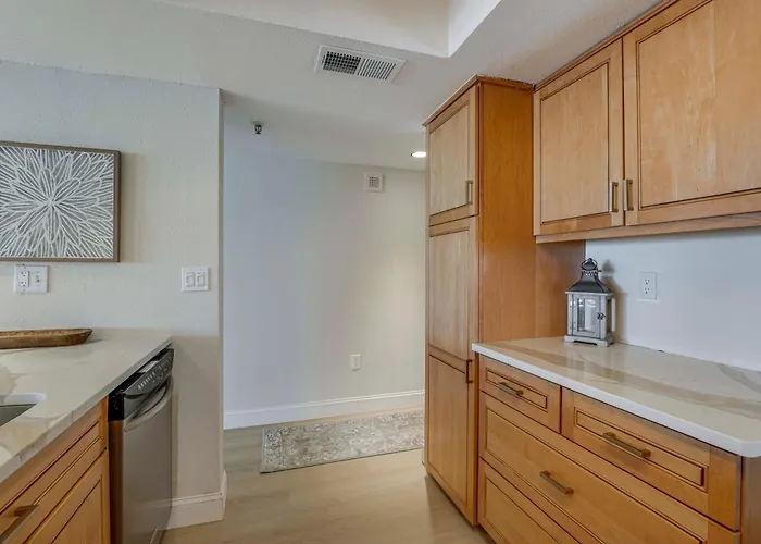 Gulf Views, Steps To Beach: Redington Shores