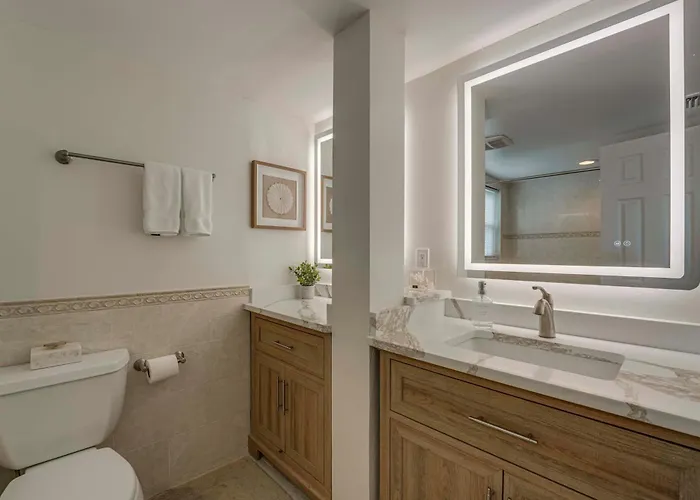 Holiday home Gulf Views, Steps To Beach: Redington Shores