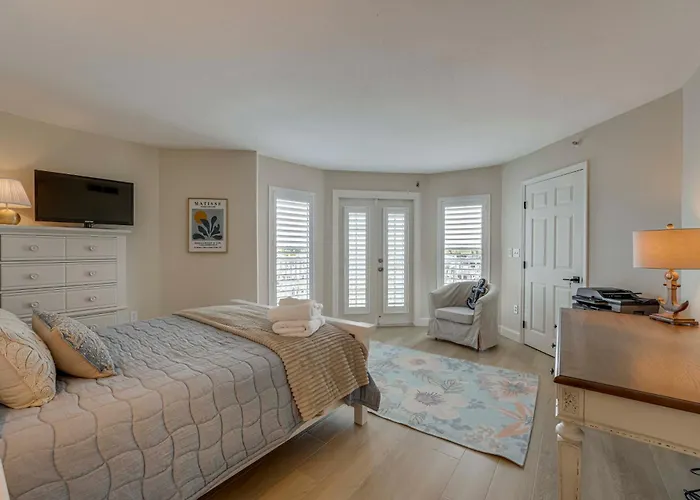 Gulf Views, Steps To Beach: Redington Shores *