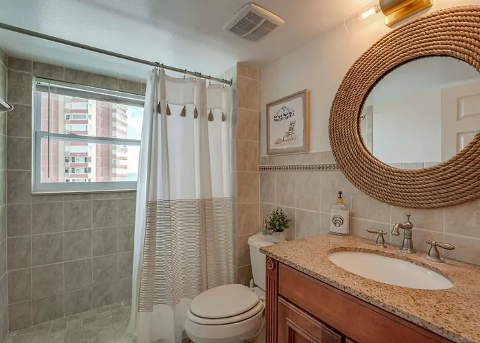 Gulf Views, Steps To Beach: Redington Shores Holiday home