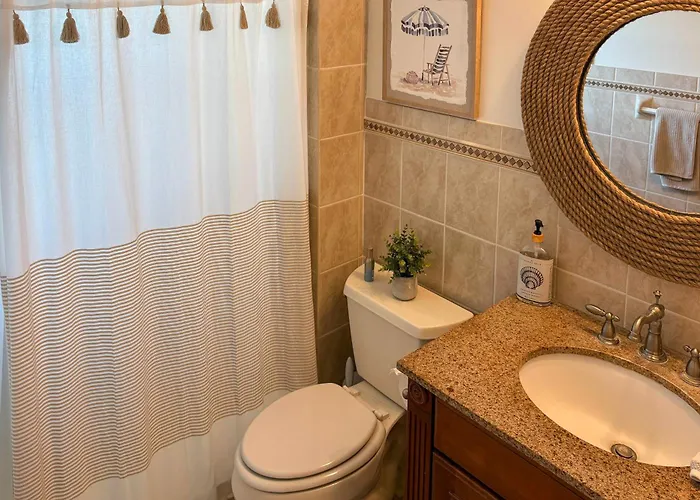 Holiday home Gulf Views, Steps To Beach: Redington Shores