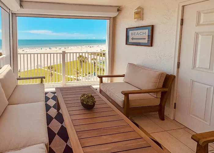 Holiday home Gulf Views, Steps To Beach: Redington Shores *