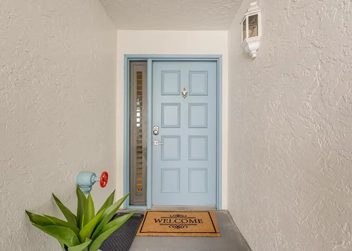 Holiday home Gulf Views, Steps To Beach: Redington Shores