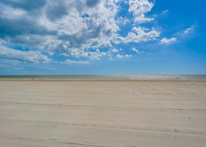 Gulf Views, Steps To Beach: Redington Shores Holiday home Clearwater Beach