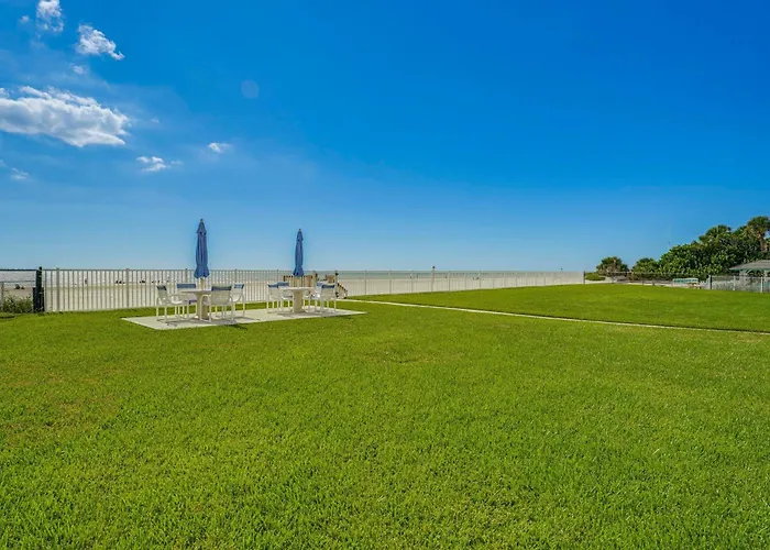 Gulf Views, Steps To Beach: Redington Shores *
